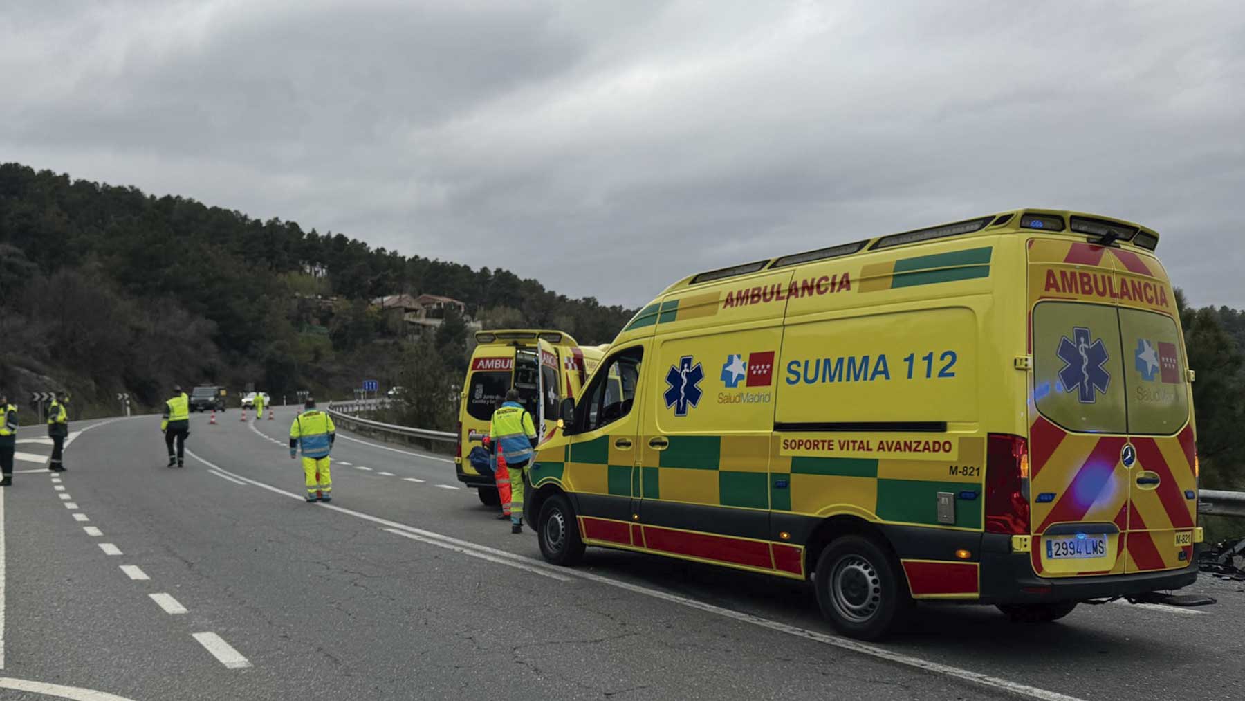 Ambulancia en un accidente tráfico en Ávila.