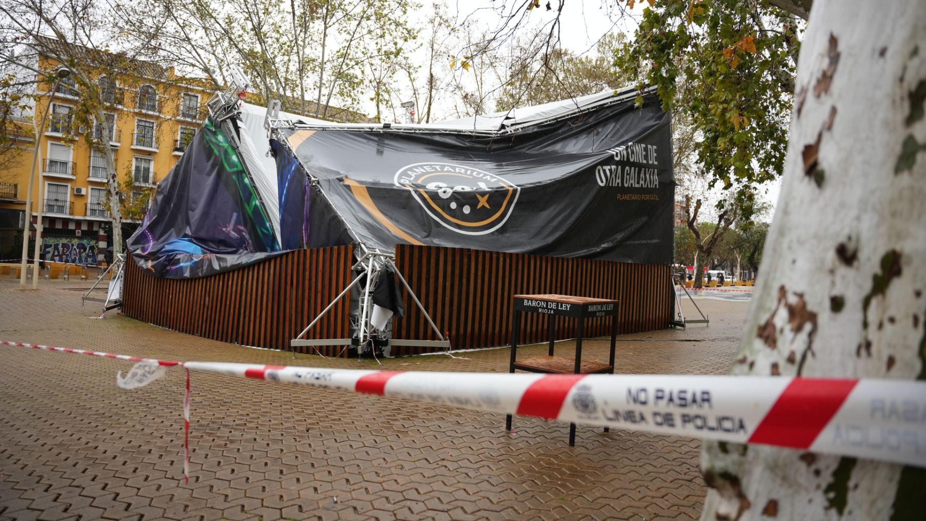 El cine itinerante cuya carpa se ha desplomado. (Foto: Ep)