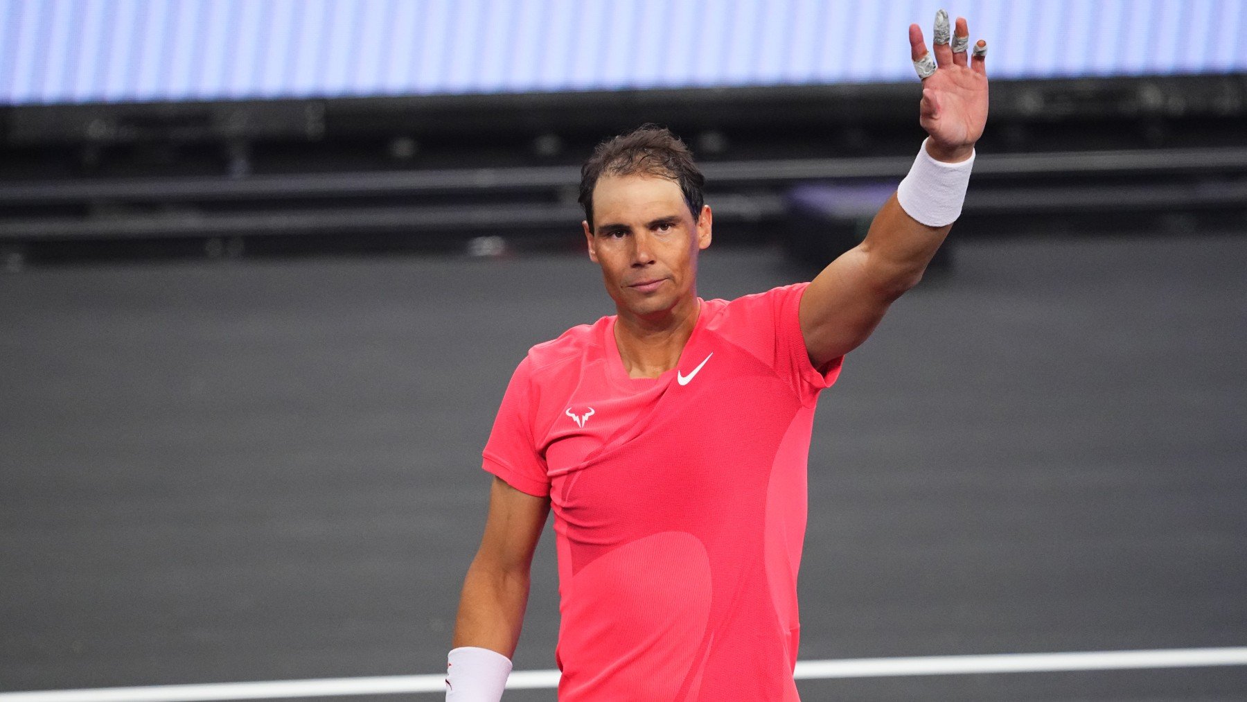 Rafa Nadal saluda al público. (Getty)