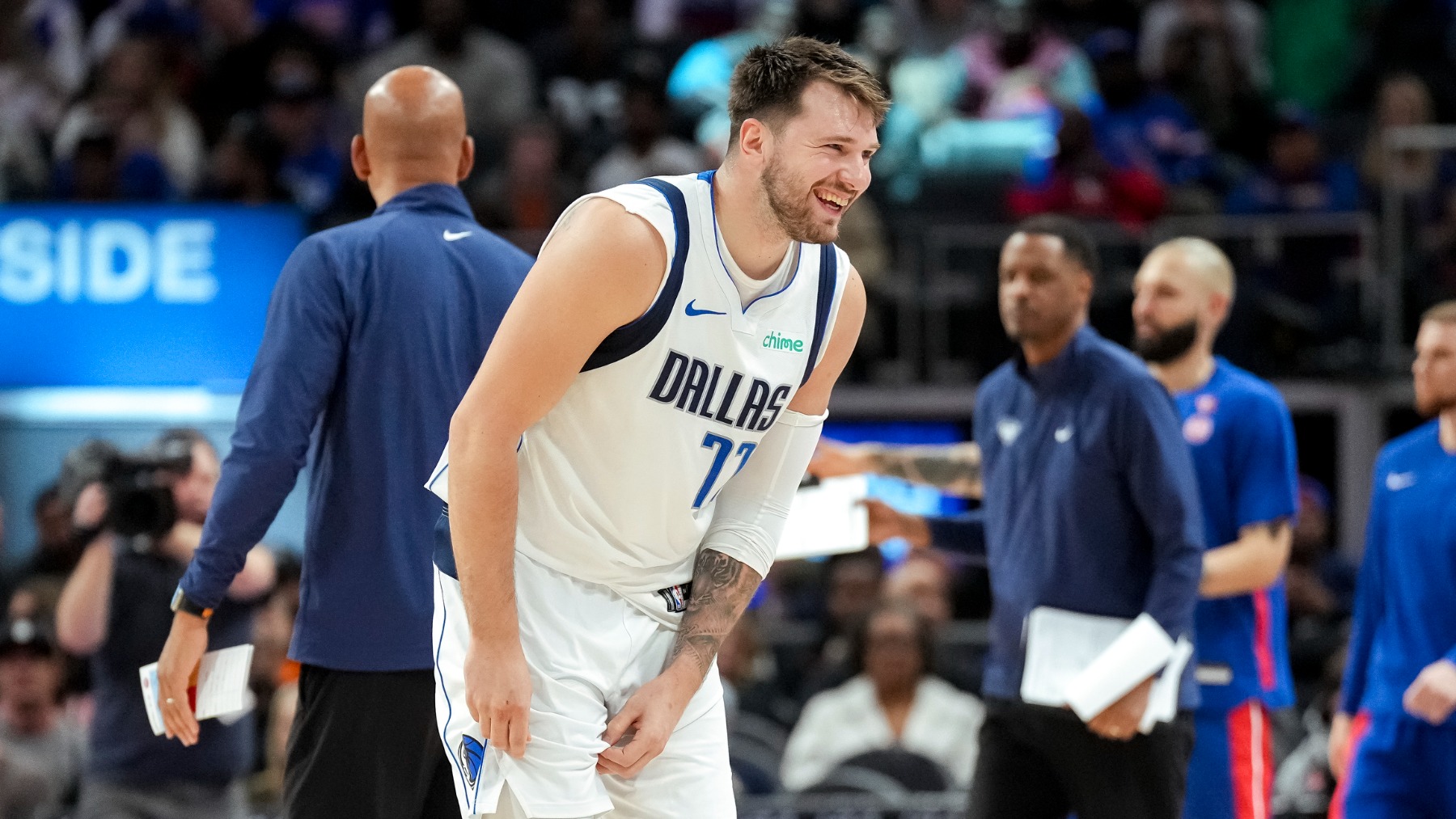 Doncic sonríe tras tumbar a los PIstons. (Getty)