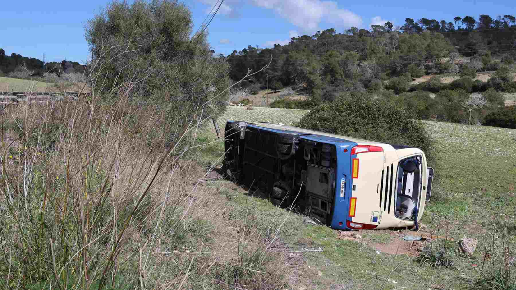 Autobús del Imserso tras el accidente.