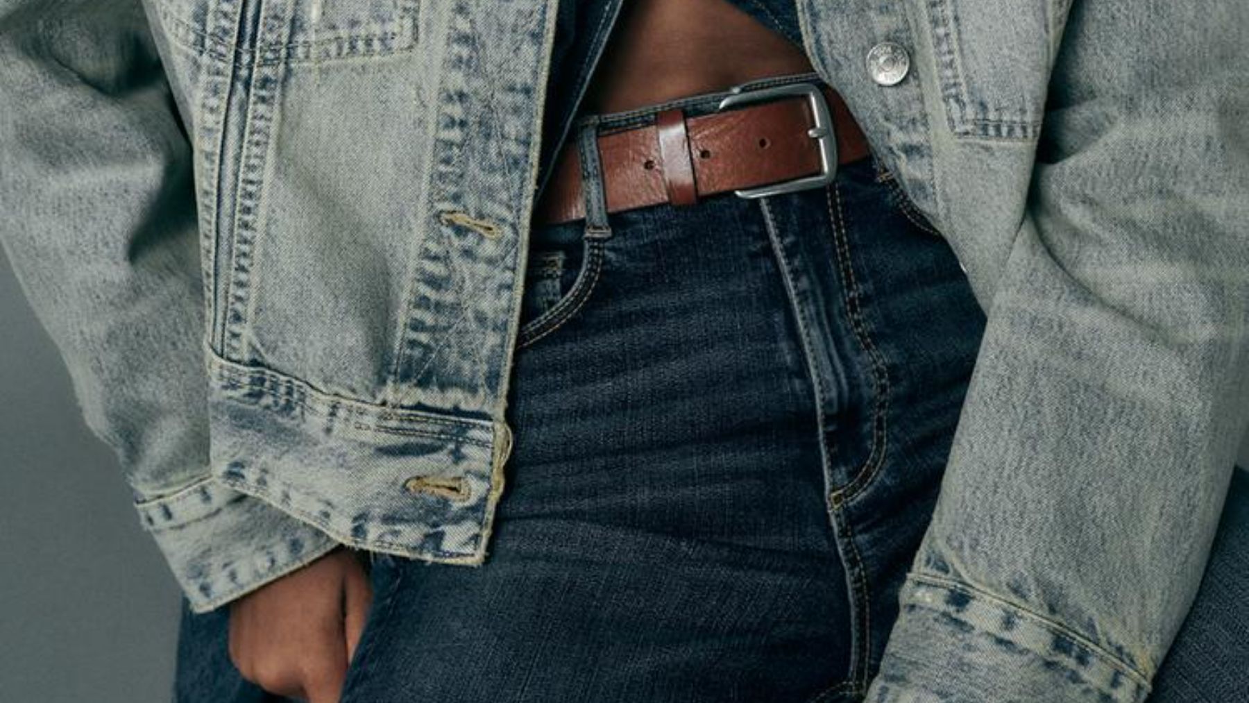 https://okdiario.com/img/2024/03/13/como-llevar-jeans-ajustados-en-2024-y-estar-a-la-moda-sin-esfuerzo.jpg