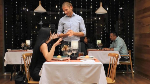 Laura y Matís Roure en 'First Dates'. (Mediaset)