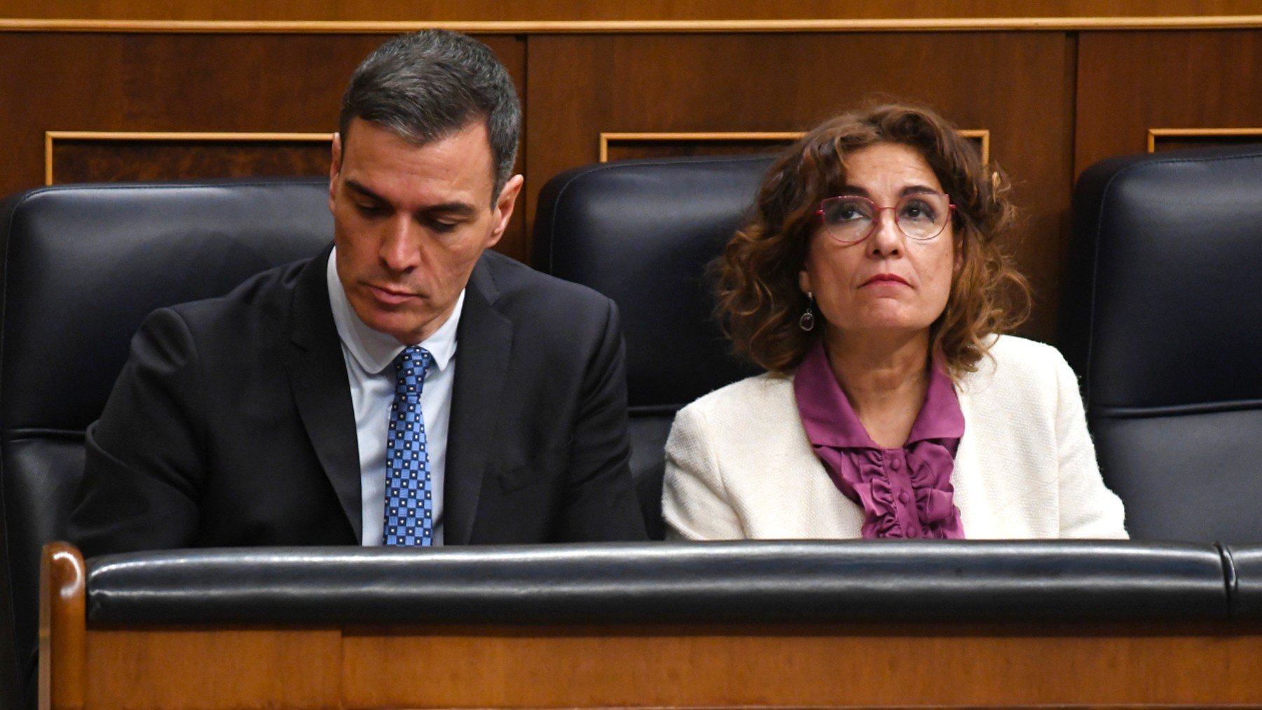 María Jesús Montero y Pedro Sánchez en el pleno del Congreso.