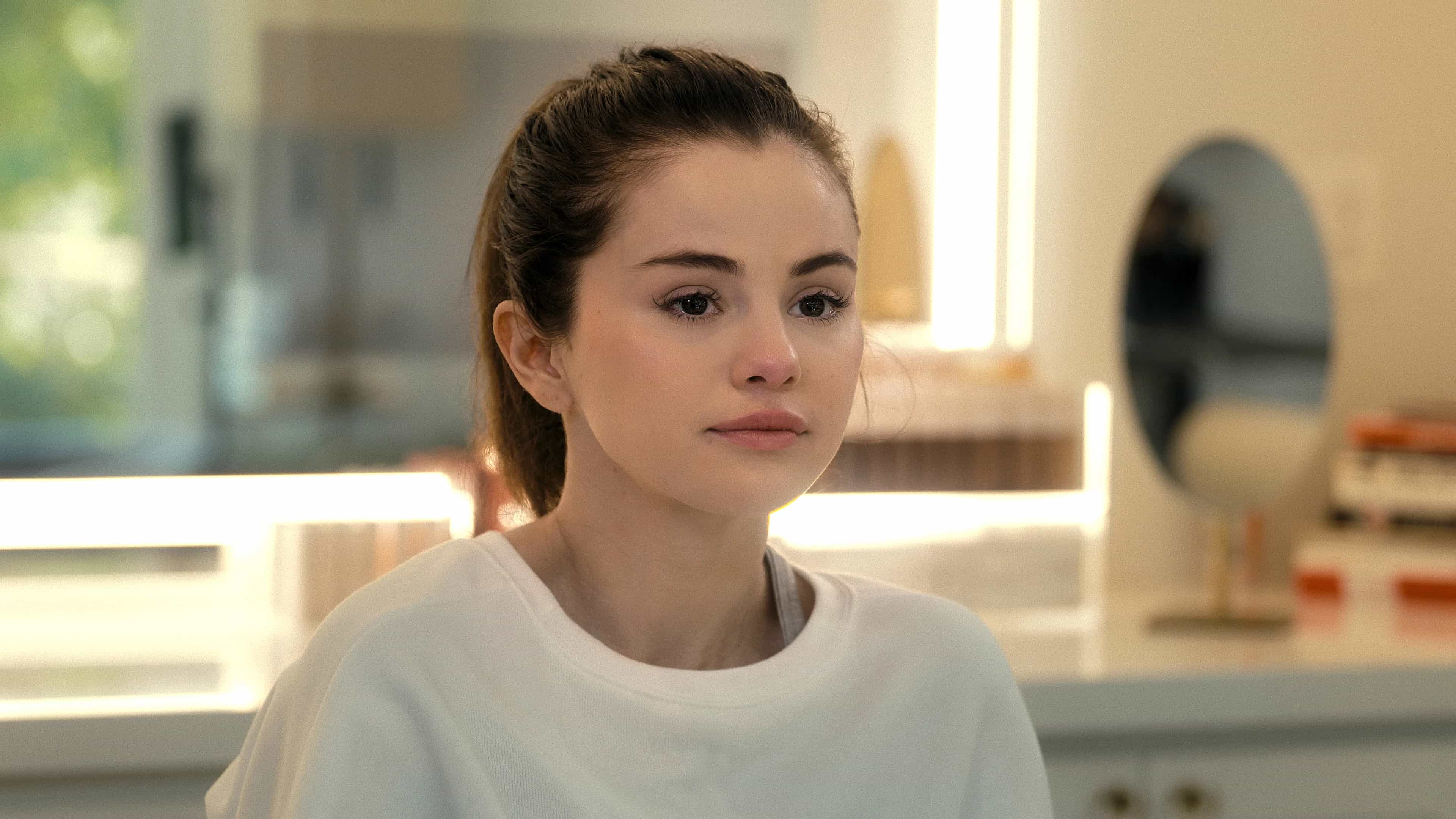Así es la mansión de 6,5 millones que ha puesto a la venta Selena Gómez en Los Ángeles: 6 dormitorios con baño, cine, spa, bodega y piscina con cascada
