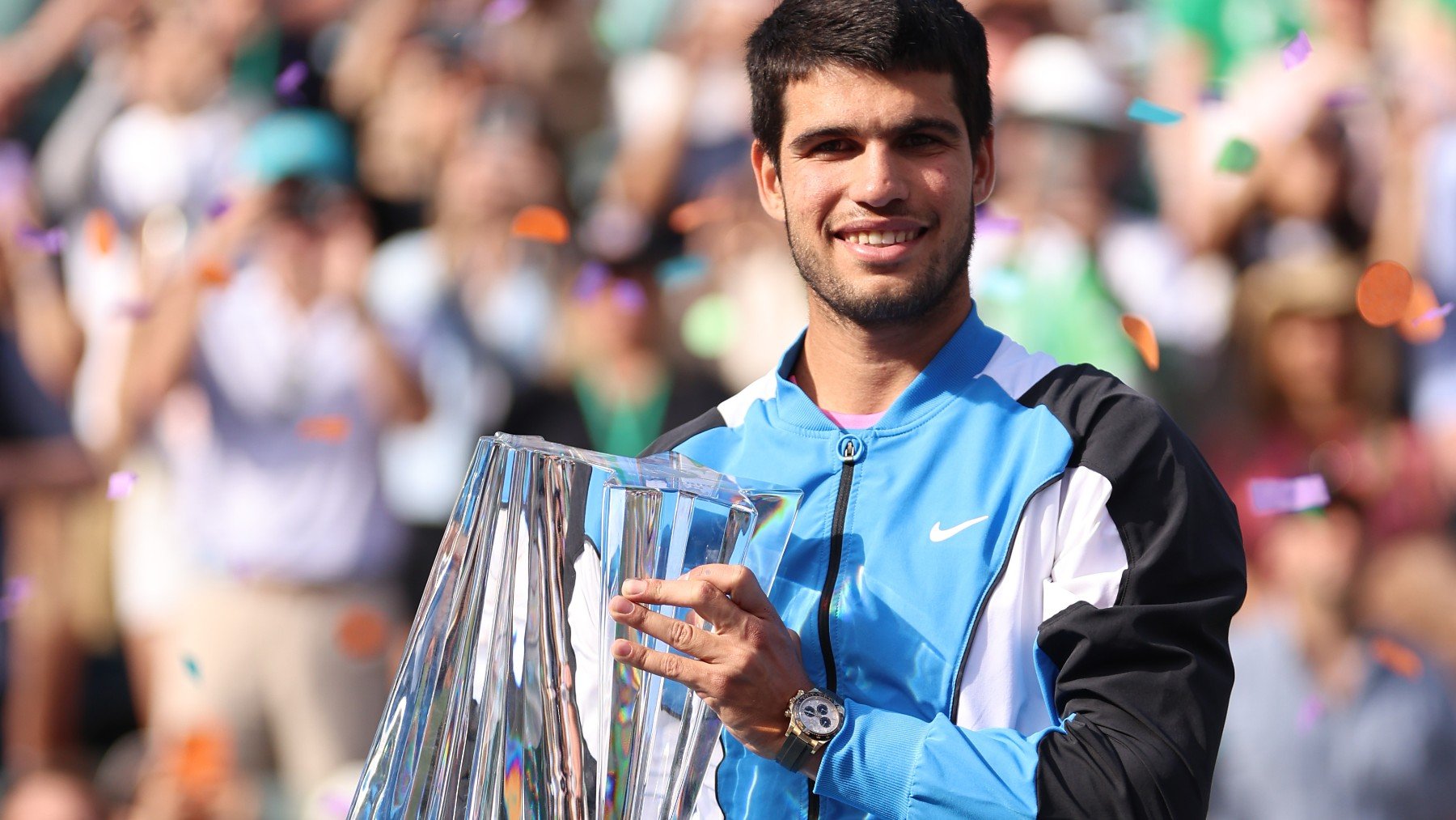 Carlos Alcaraz, con el título de Indian Wells. (Getty)