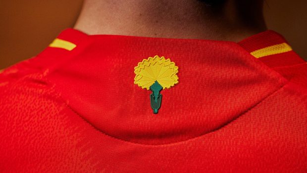 clavel camiseta España