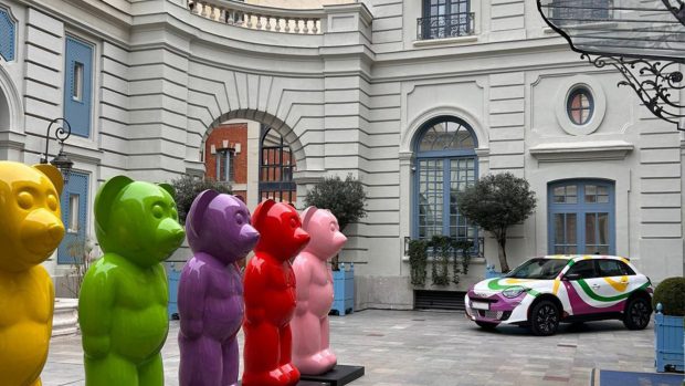 Fiat rompe las reglas y convierte al nuevo 600 en una obra de arte firmada por dEmo