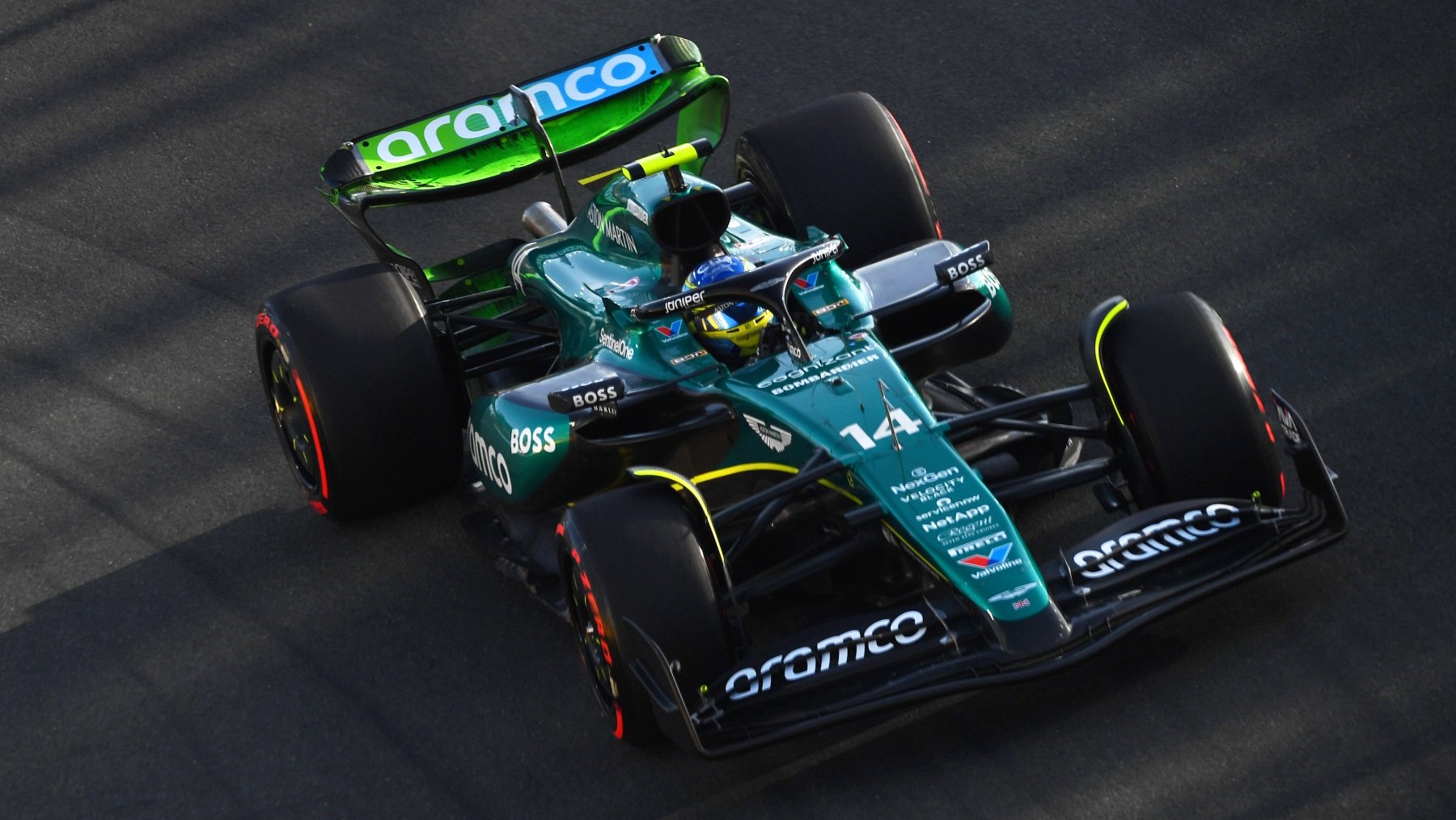 Fernando Alonso a bordo de su Aston Martin. (Getty)