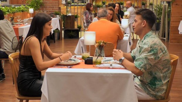 Inés y Johnny en 'First Dates'. (Mediaset)