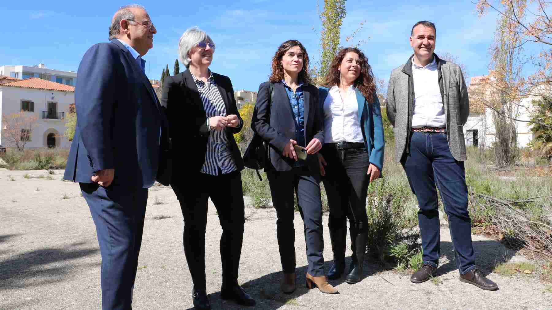 Concejales socialistas de Palma con la directora general de SEPES, Leire Iglesias, en Son Busquets.