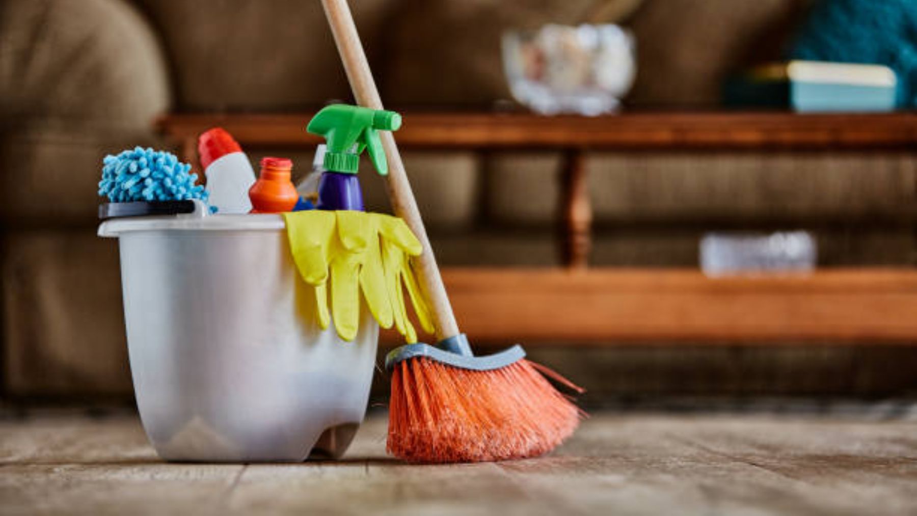 Los españoles somos adictos a la limpieza: estas son las manías que lo demuestran