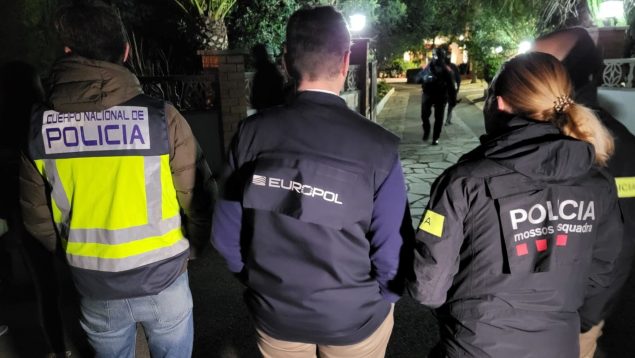 Aparecen tres cadáveres de una misma familia con signos de violencia en Barcelona