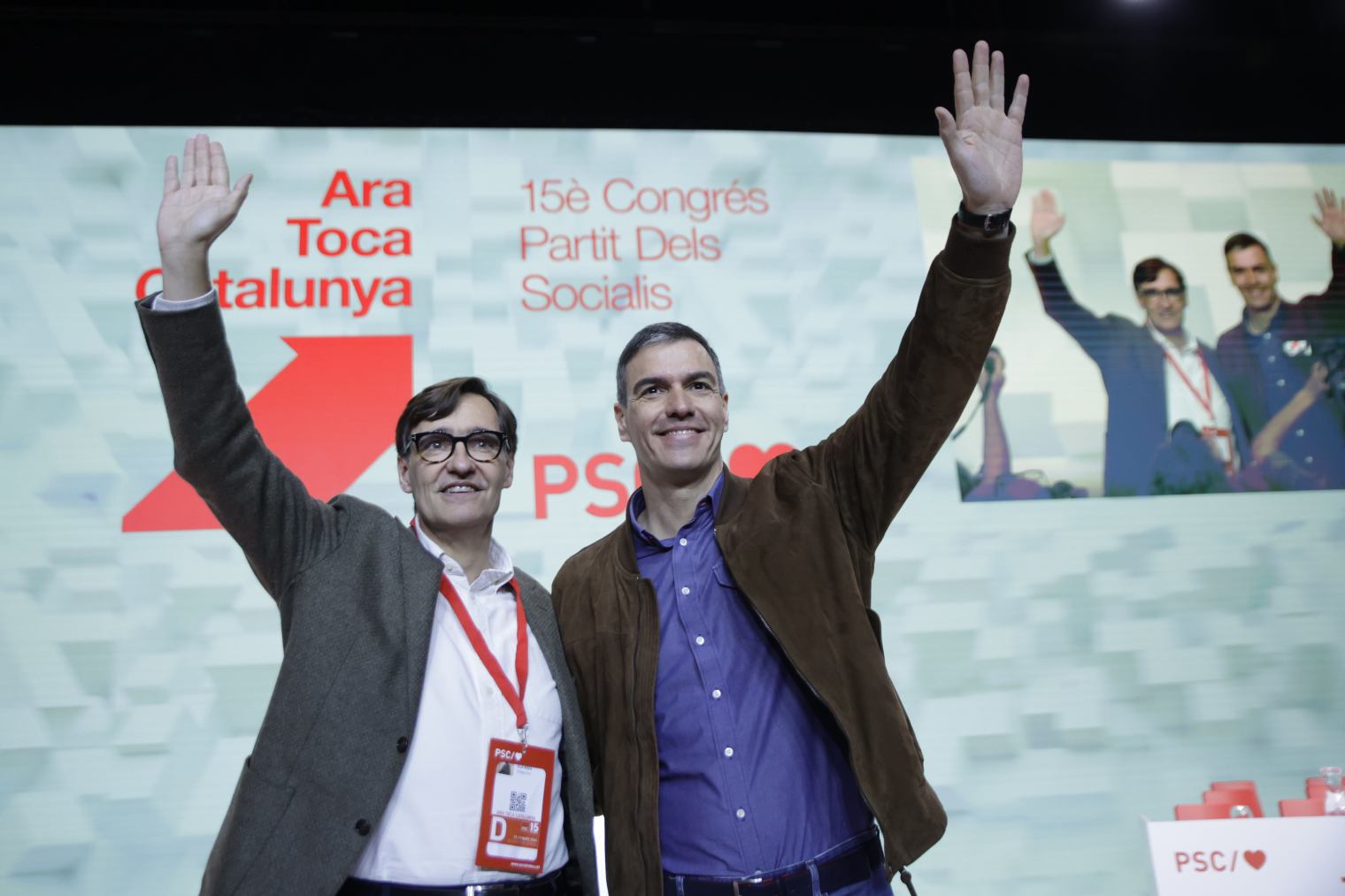 Pedro Sánchez con Salvador Illa, candidato del PSC a la Generalitat.