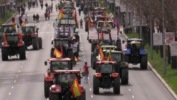 Tractores llegando al Ministerio de Agricultura.