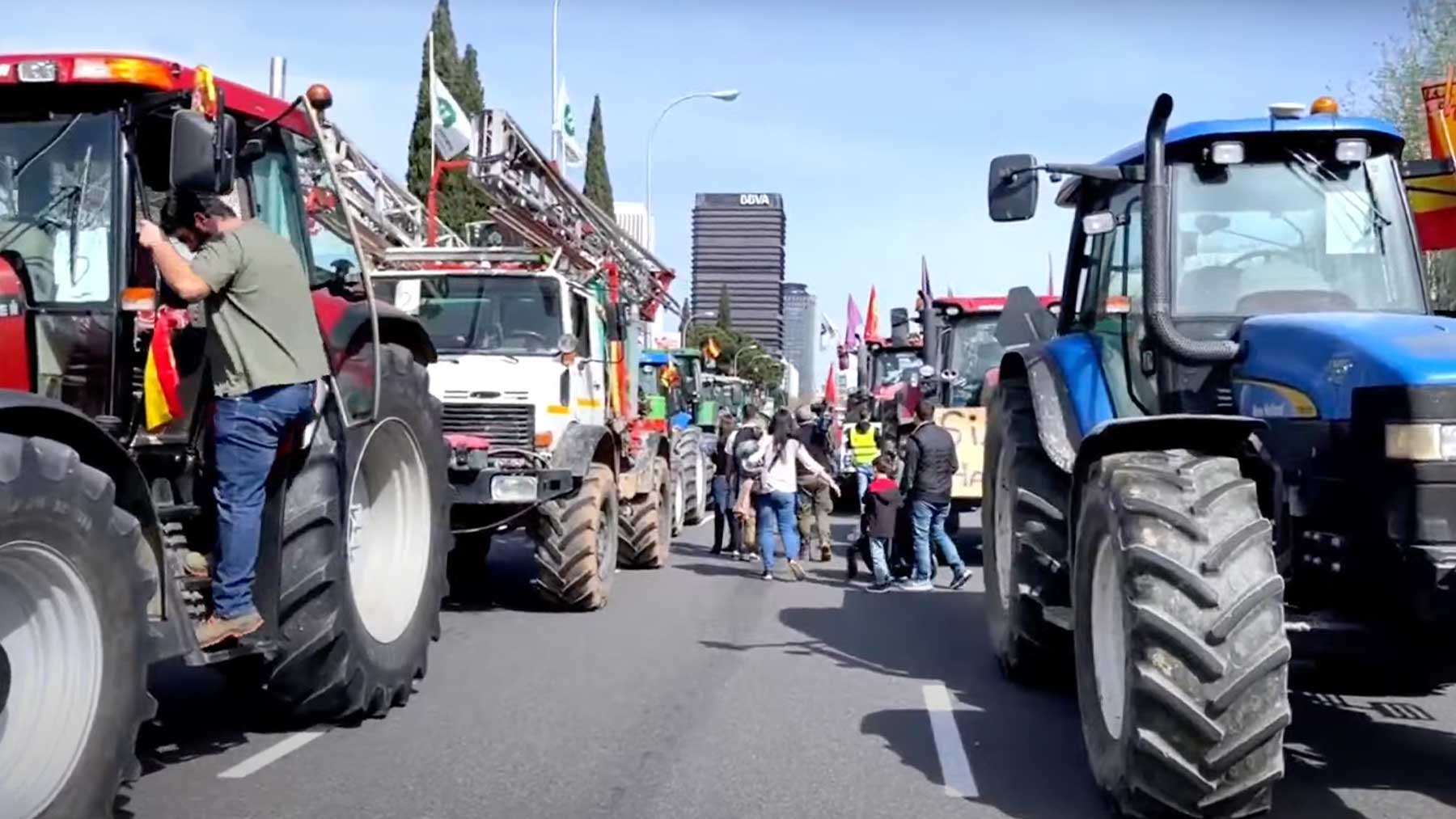 Los tractores toman la Castellana en Madrid.