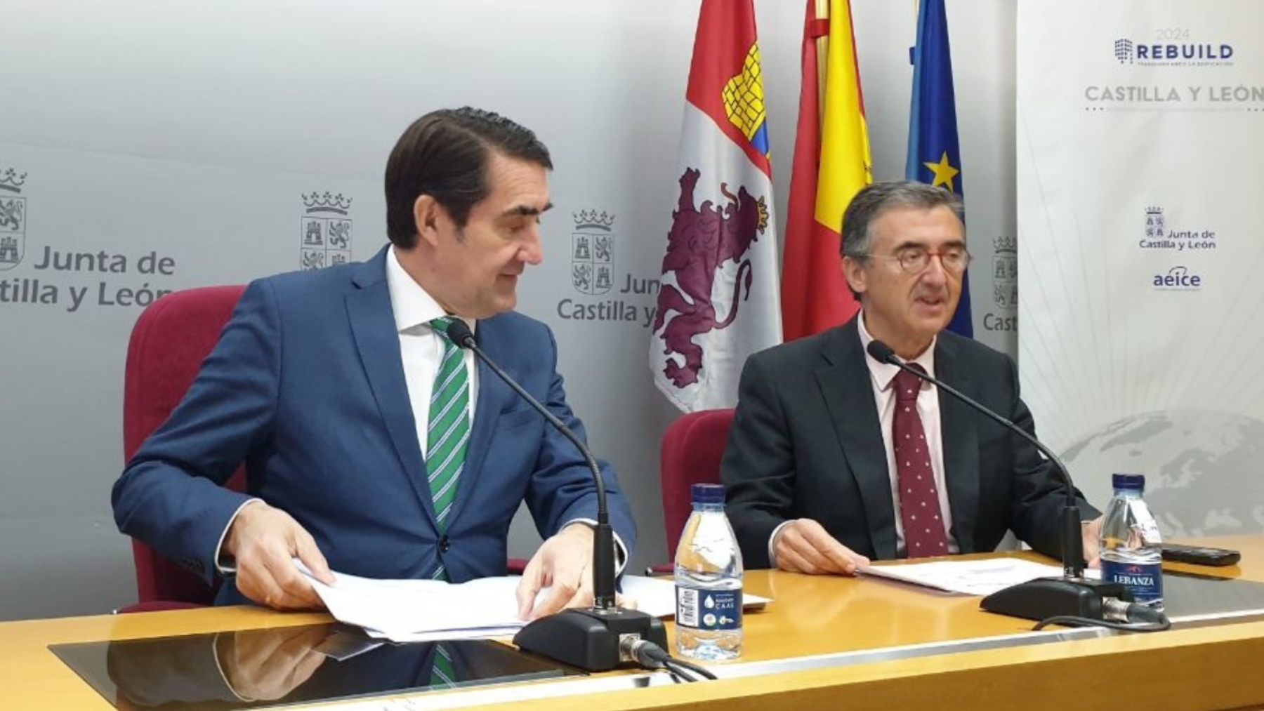 A la izquierda el consejero de Medio Ambiente, Vivienda y Ordenación del Territorio de Castilla y León, Juan Carlos Suárez-Quiñones (EP)