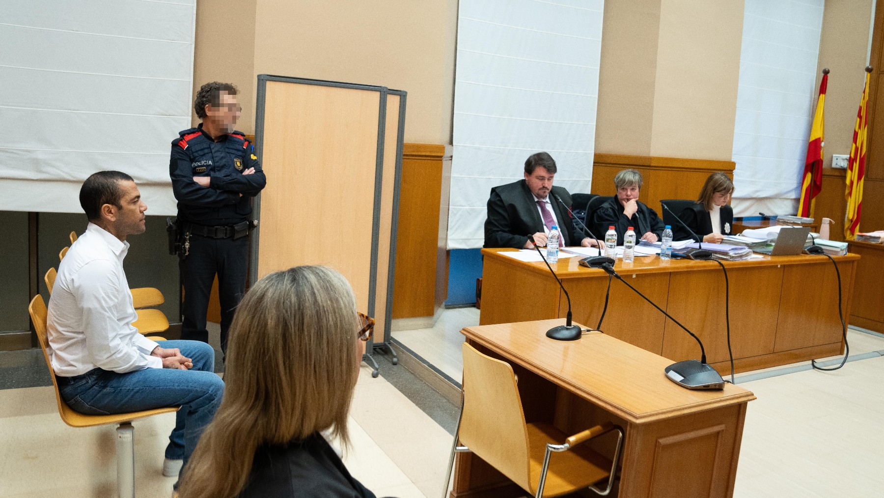 El ex futbolista Dani Alves durante un juicio en la Audiencia de Barcelona. (Foto: Ep)