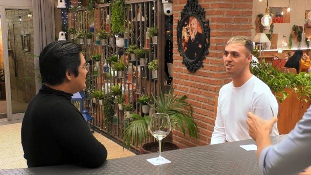 Eddie y Adrián en 'First Dates'. (Mediaset)