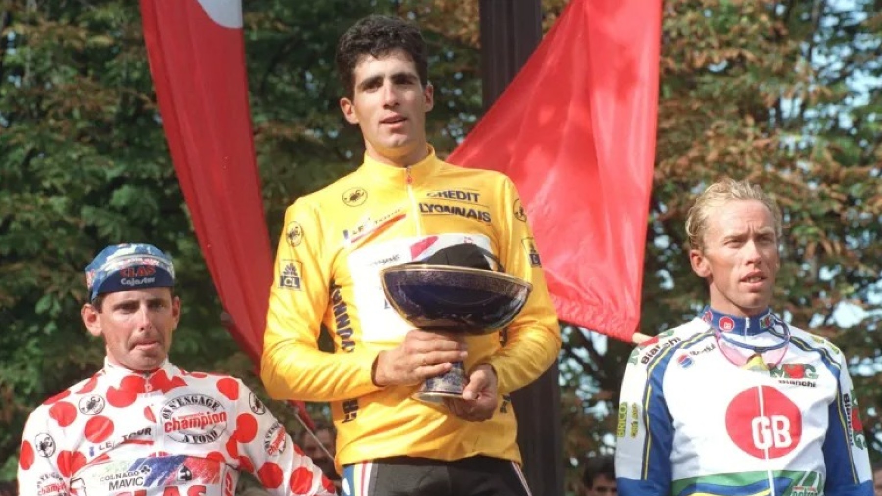 El ciclista Miguel Indurain tras alzarse con la victoria en 1993.