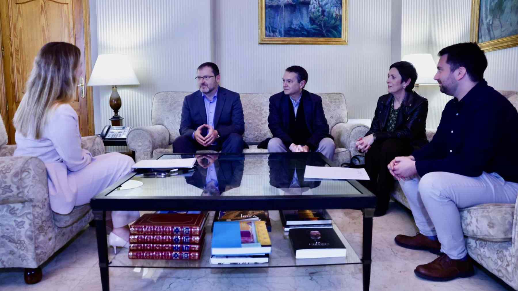 Reunión de la presidenta del Govern, Marga Prohens, con la dirección de los independentistas de la OCB.