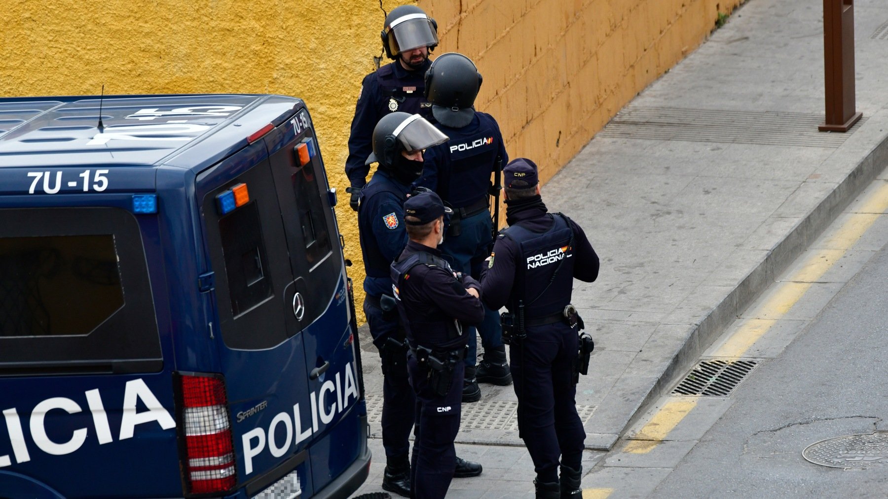 Agentes de la Policía Nacional desplegados en Ceuta (EUROPA PRESS).