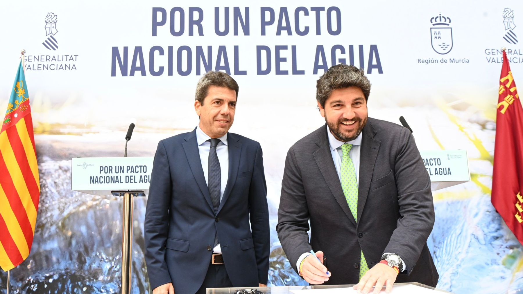 El presidente de la Comunidad Valenciana, Carlos Mazón, y el presidente de la Región de Murcia, Fernando López Miras