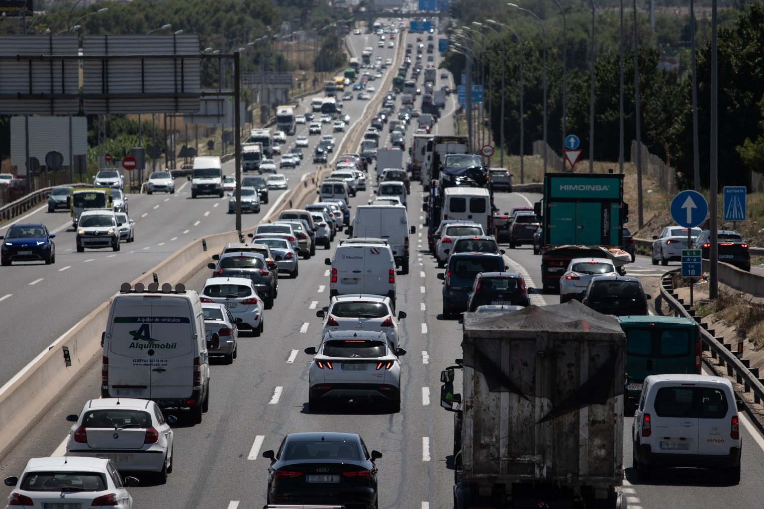 Imagen de un atasco en la autovía A4. (Foto: Ep)