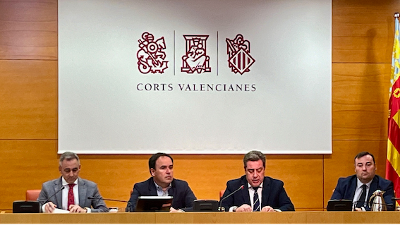 Representantes de PP y Vox en la presentación de la ley de libertad educativa, en las Cortes Valencianas.