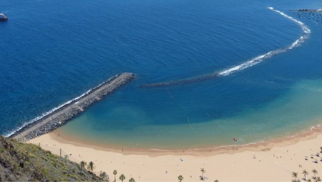 Viaje a Tenerife sólo para jóvenes: hostel por 25 € a pie de playa