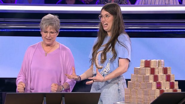Pilar y María han llegado con dudas para jugarse 900.000 euros en una pregunta (Atresmedia).