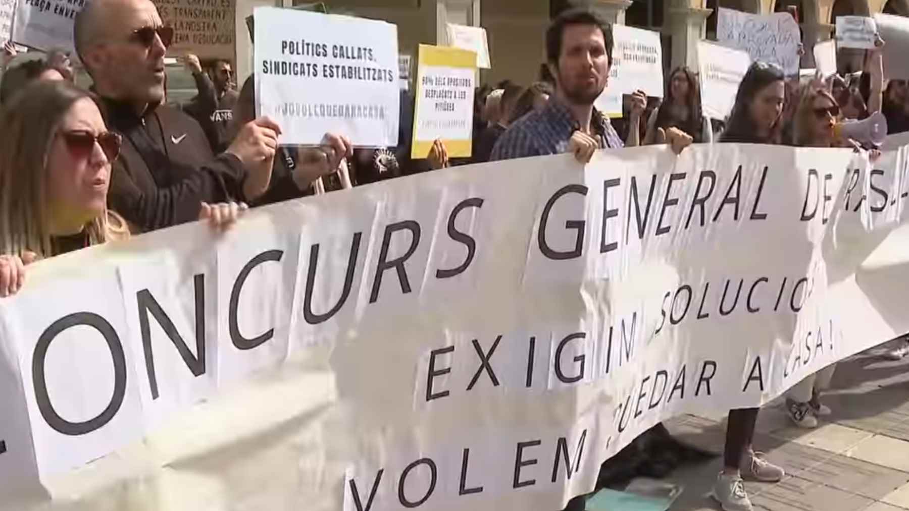 Manifestación en Palma de docentes afectados por su traslado e Mallorca.