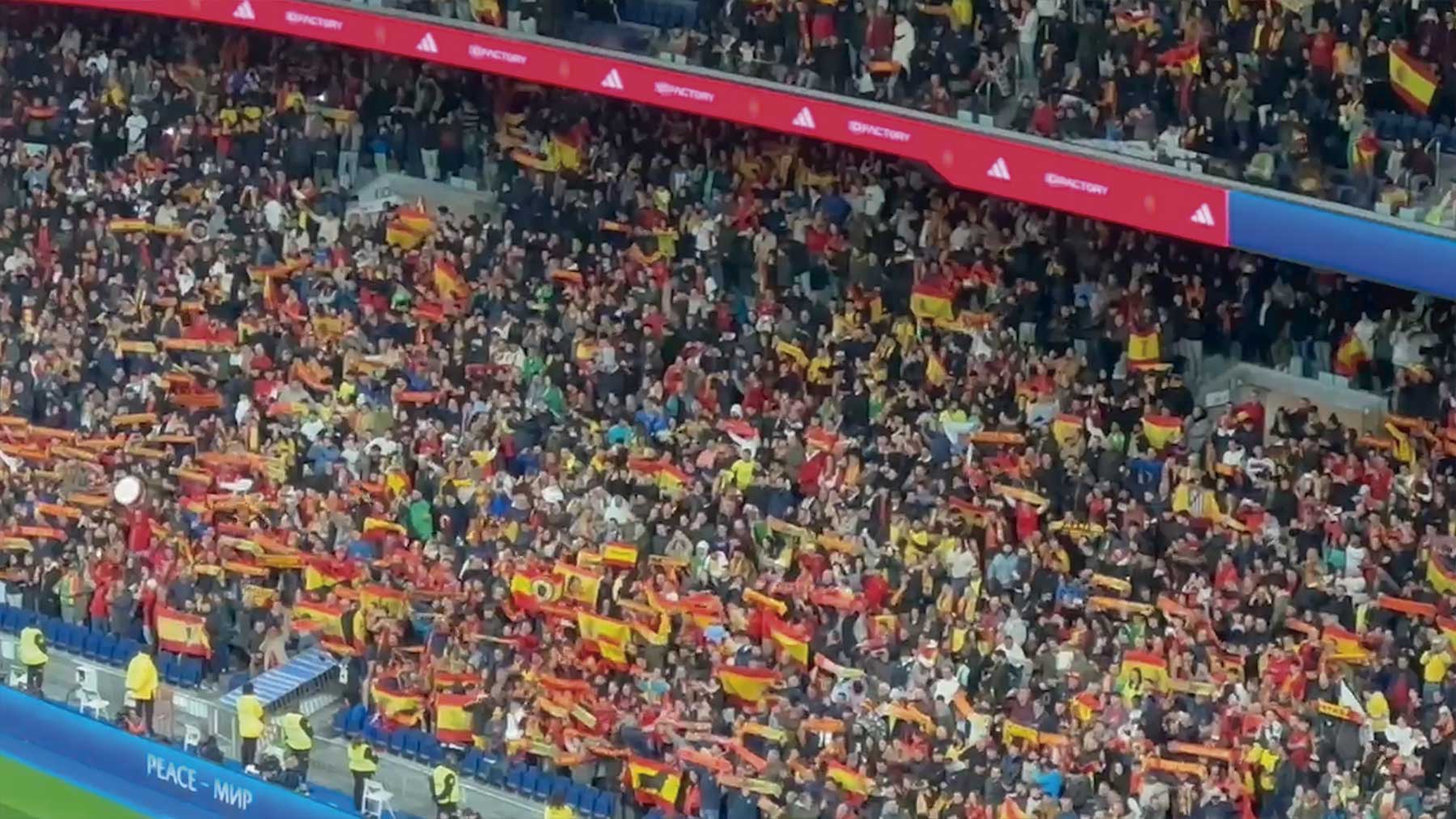 Así sonó el himno de España en el Bernabéu.
