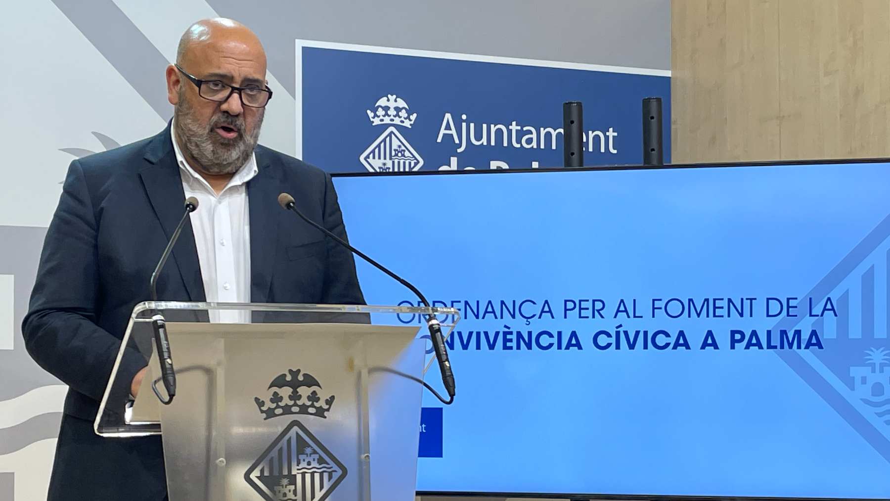El alcalde de Palma, Jaime Martínez, presentando la nueva ordenanza cívica. M. A. FONT