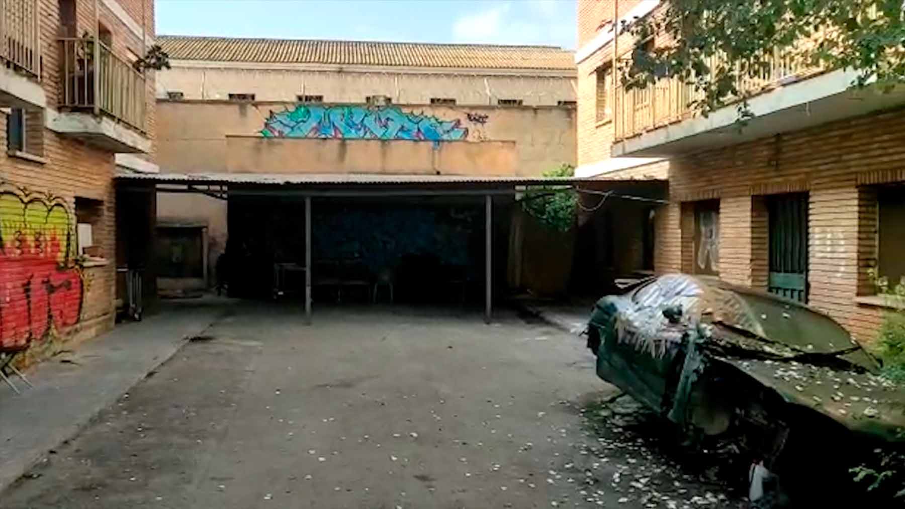 Interior de la antigua cárcel de Palma, ahora abandonada y llena de okupas.