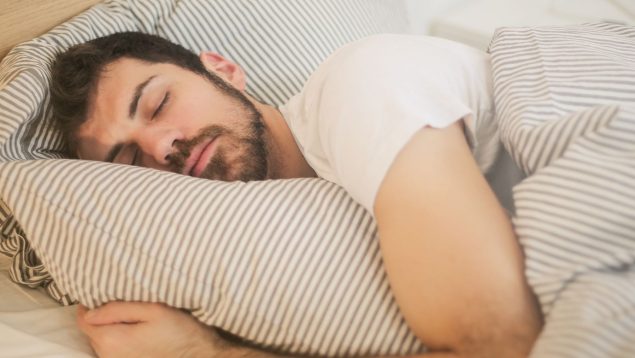 Adiós al insomnio para siempre: el truco viral que arrasa con el que te vas a dormir en menos de 5 segundos
