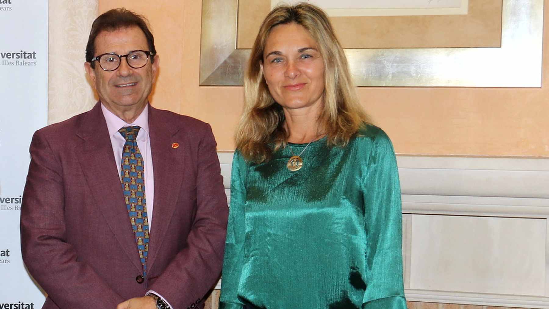 El ex rector de la UIB, Llorenç Huguet, con la directora del Centro Oceanográfico, Salud Deudero.