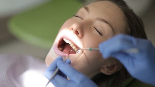 La Seguridad Social paga tratamientos dentales gratis: quiénes pueden pedirlo