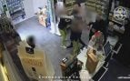 Así ha atracado un inmigrante una farmacia en Sevilla y ha agredido a la empleada que intentó evitarlo.