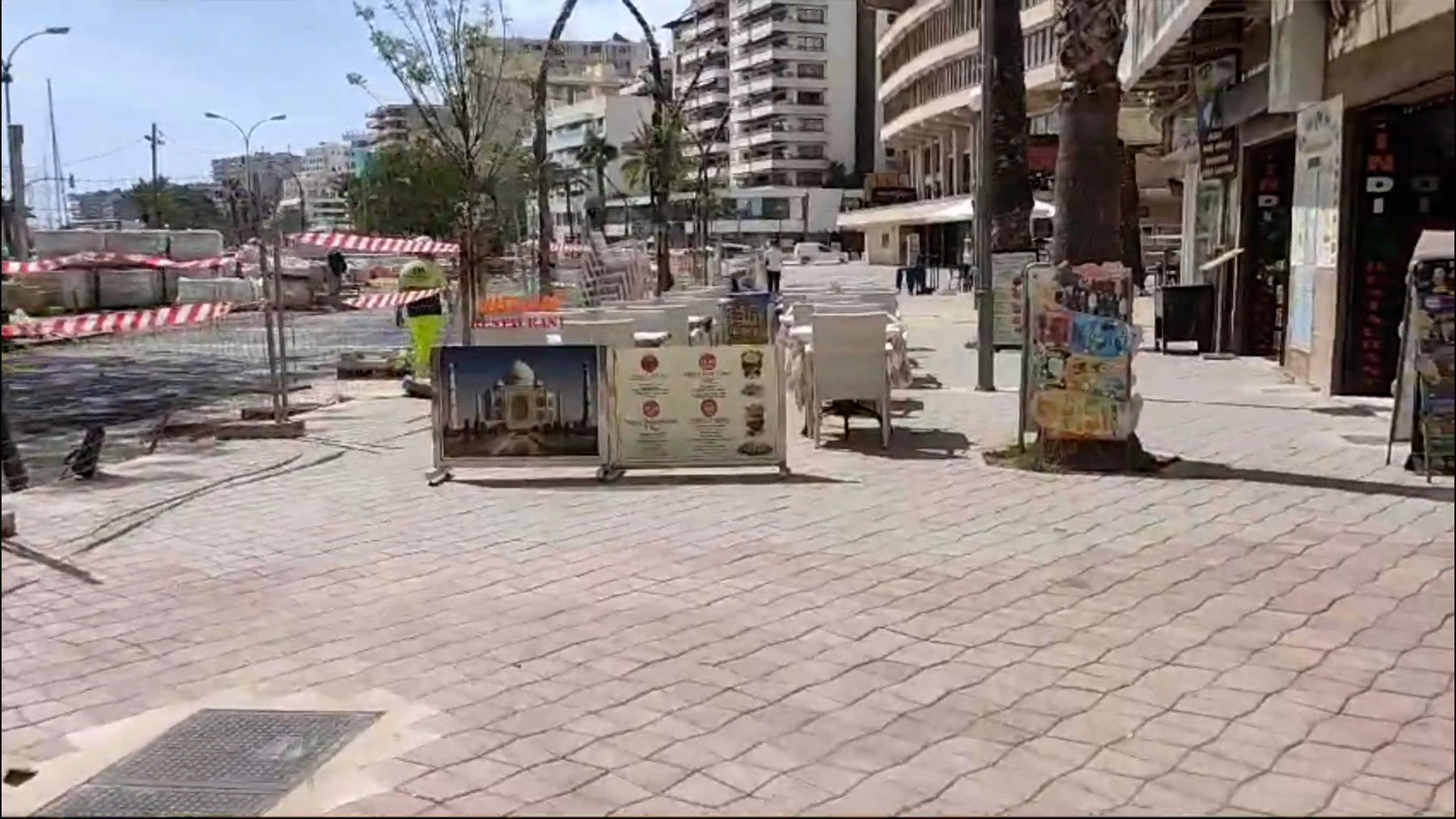 Las terrazas ya se despliegan en el Paseo Marítimo de Palma tras más un año de obras y ruina.