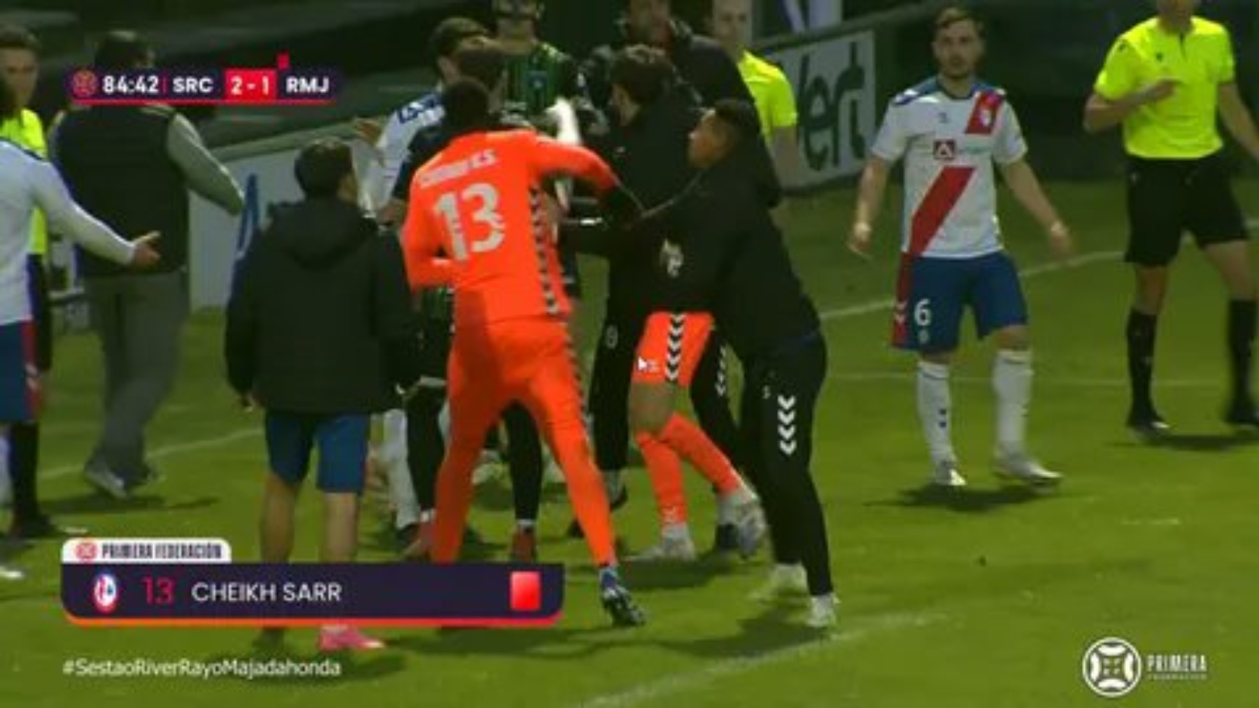 Sarr, portero del Rayo Majadahonda, en el momento de su expulsión.