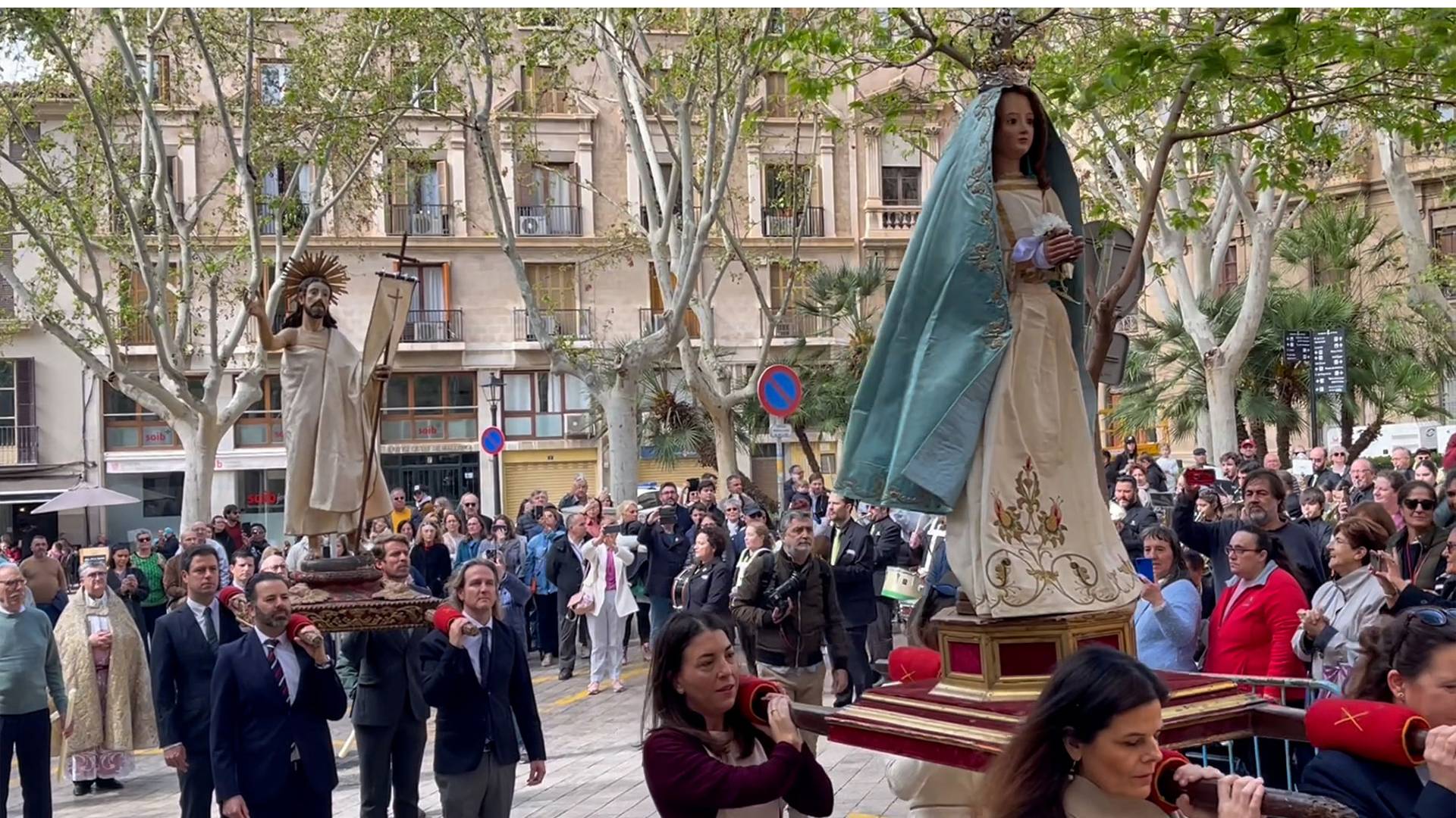 La procesión del encuentro de la iglesia de Santa Eulalia, Palma.