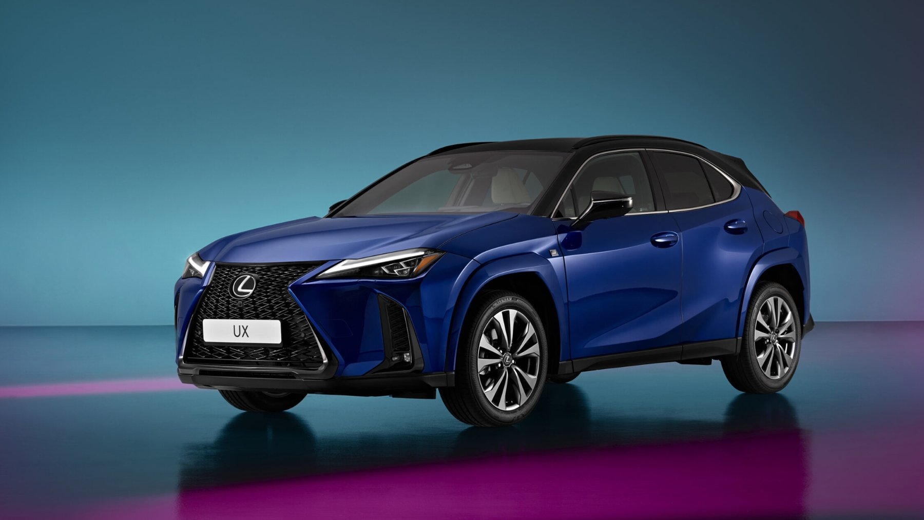 Lexus UX en color azul.