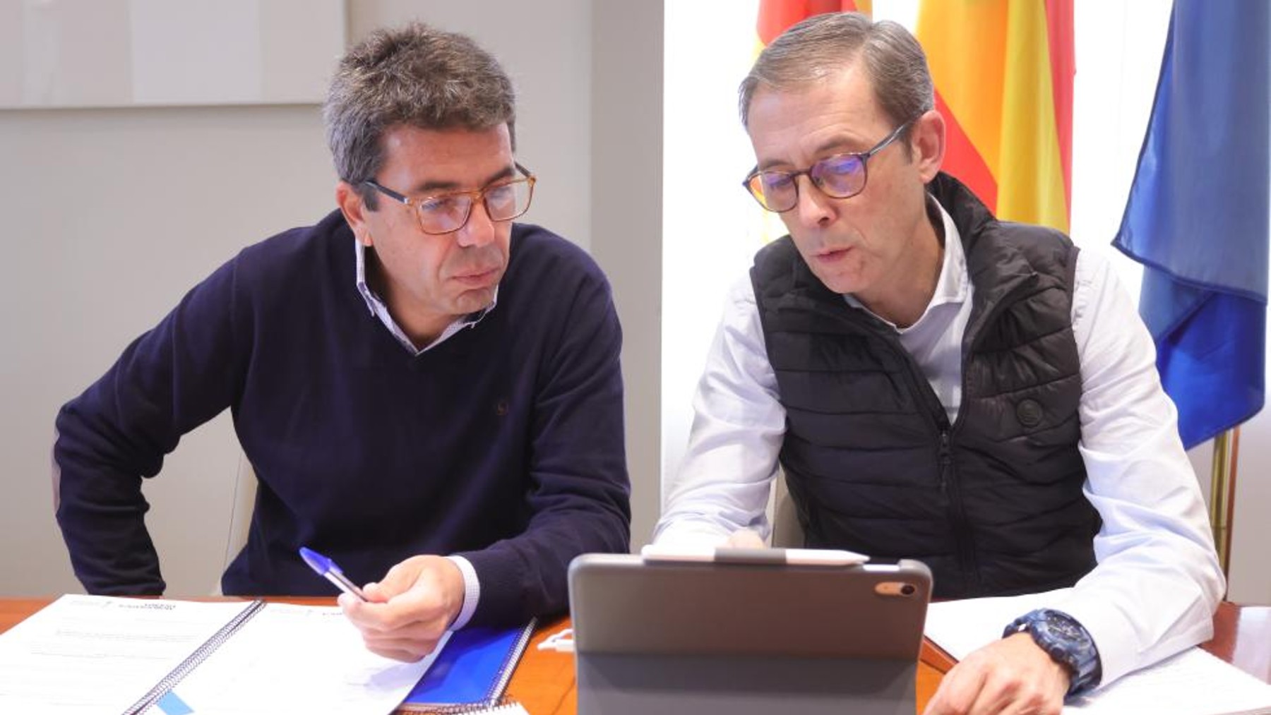 Carlos Mazón con el secretario autonómico de vivienda Sebastián Fernández.