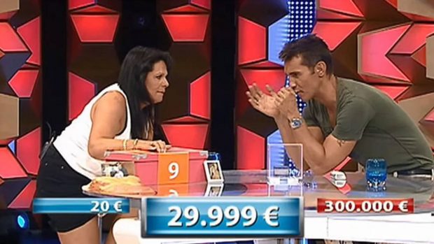 Allá tú ya se emitió en el pasado en Cuatro y en Telecinco, siempre con Jesús Vázquez como presentador (Mediaset).
