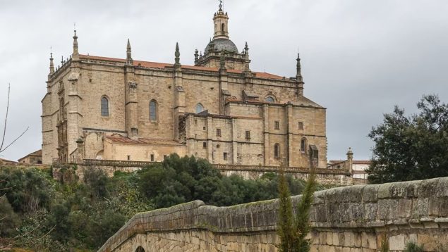 El pueblo más desconocido de España: tiene cárcel real, murallas y un palacio de los Duques de Alba