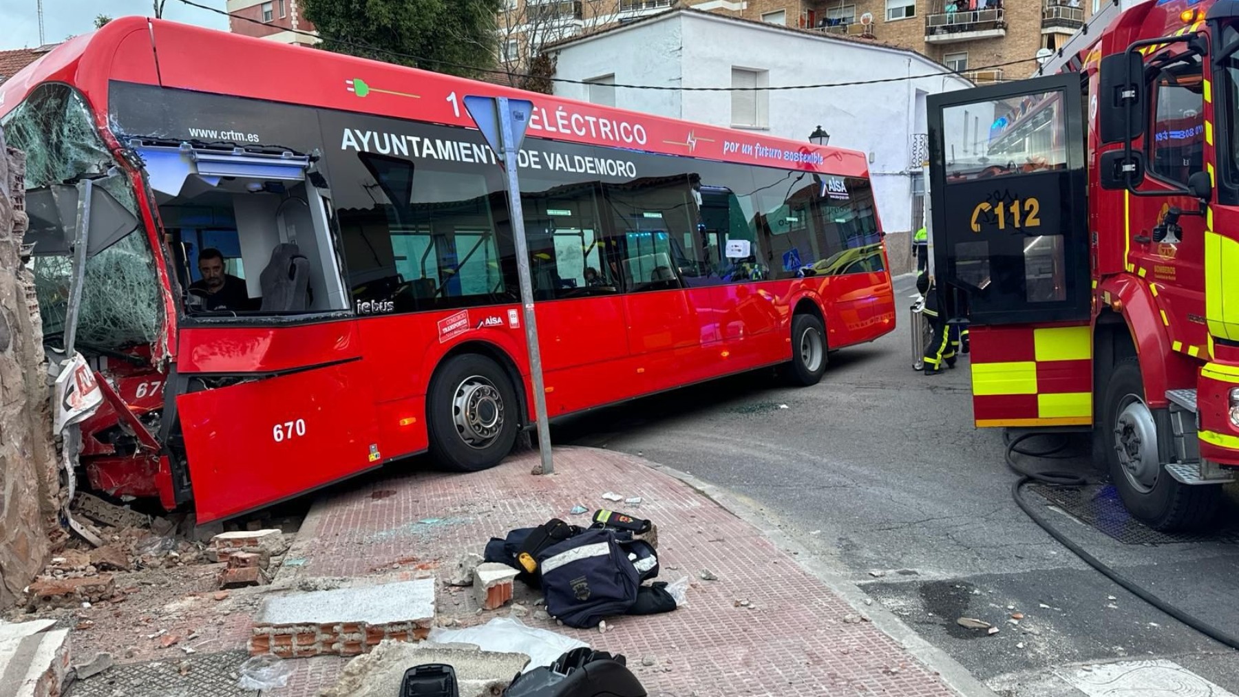 Autobús accidentado en Valdemoro. (Foto: Ep)