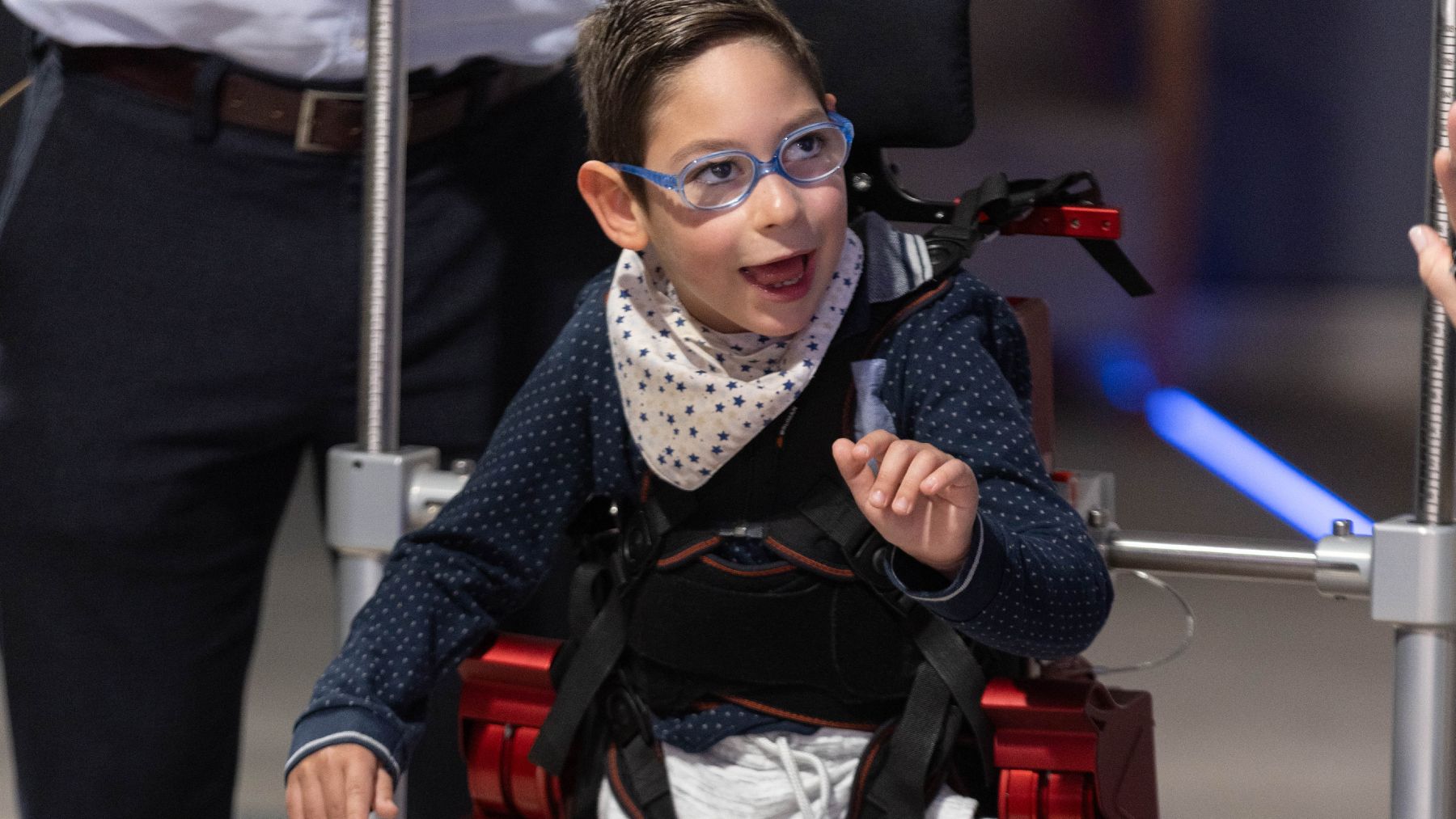 Así es el exoesqueleto pediátrico español que devuelve el movimiento a niños con afecciones neurológicas