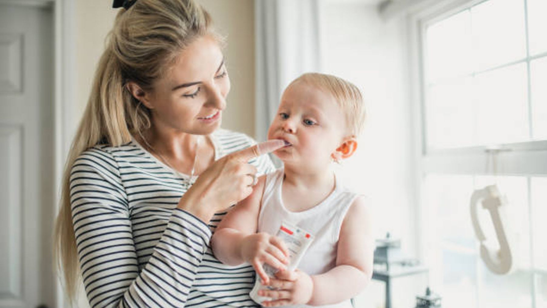 Cómo y cuándo cuidar los dientes del bebé