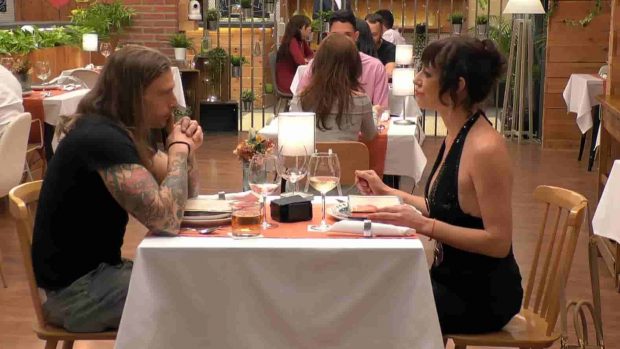 Jacobo y Anahí en 'First Dates'. (Mediaset)